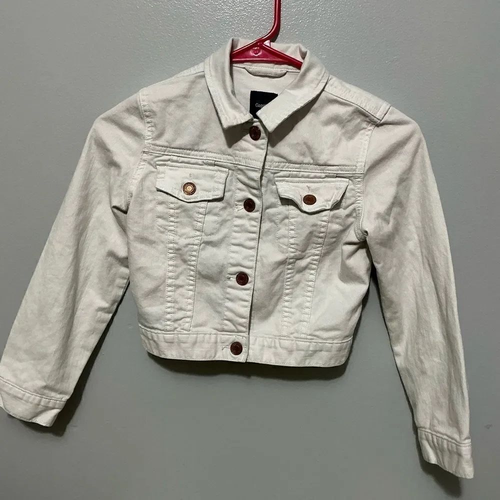 Gap kids white jean jacket. Great condition. Size M